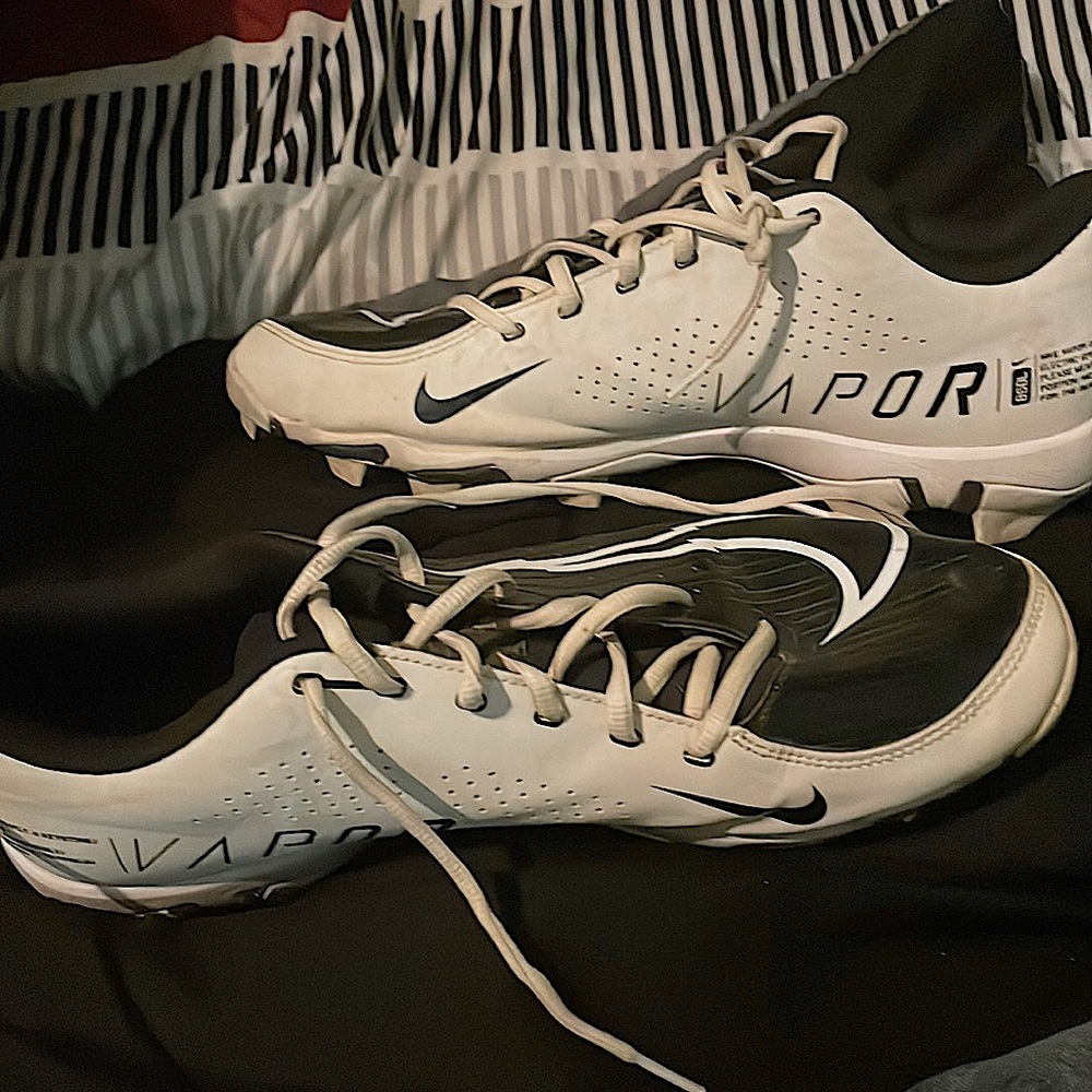 Size 13 white and black Nike vapor BSBL shoes